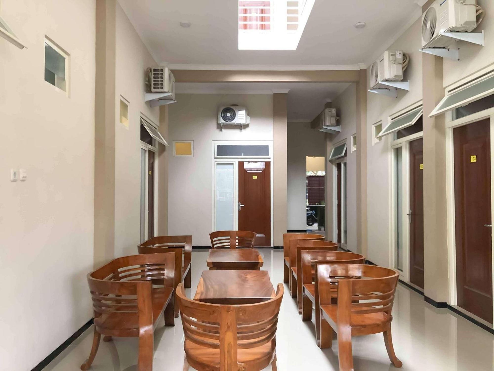 Hotel Reddoorz Syariah @ Jl. Cengger Ayam Dalam à Malang Extérieur photo