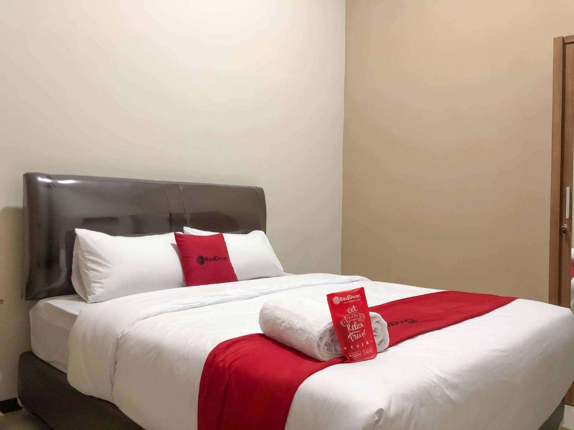 Hotel Reddoorz Syariah @ Jl. Cengger Ayam Dalam à Malang Extérieur photo